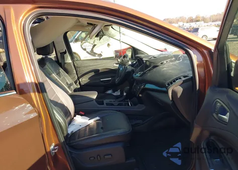 2017 Ford Escape Titanium z USA, uszkodzony, nr VIN 1FMCU0J98HUC93001